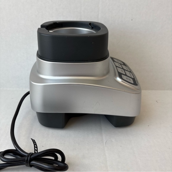 Cuisinart VELOCITY Ultra Trio 1 HP Blender Motor BFP-650 Base only Tested - Picture 8 of 10